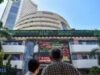 La capitalizzazione di mercato delle prime 10 aziende cala di 4,48 lakh crore di rupie; SBI e HDFC Bank tra i maggiori perdenti.