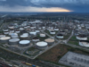Borsa: i titoli del settore energetico superano gli altri con incrementi superiori al 3% a causa dell’aumento dei prezzi del petrolio.