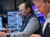 Crollo del petrolio sui mercati, avvertimento di Panetta sullo spread e S&P riduce le stime di crescita del Pil allo 0,4% – Aggiornamenti