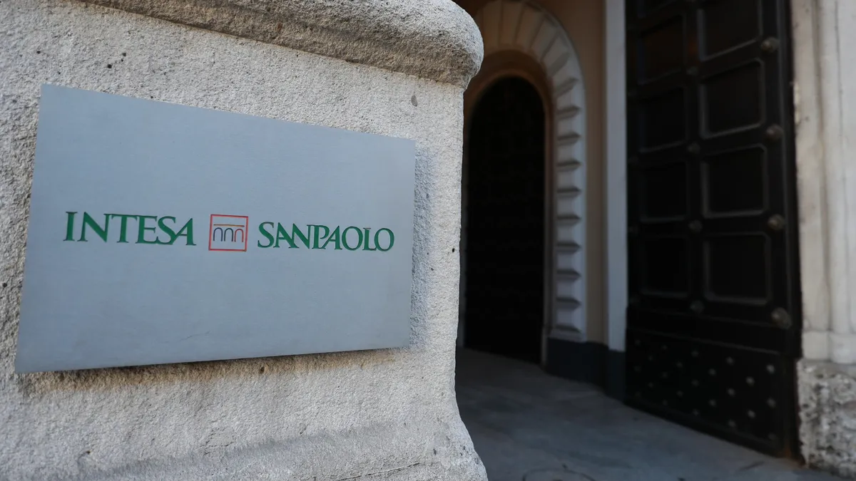 Intesa-Sanpaolo-targa.webp
