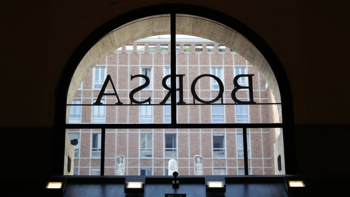 Esterno-Palazzo-Mezzanotte-Piazza-Affari.jpg