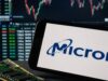 Titoli Micron decollano dopo il rapporto trimestrale: quali fattori stanno alimentando il gigante dei semiconduttori?
