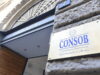 Donne ai vertici delle aziende quotate, calo dei numeri. Continua la tendenza al delisting a Piazza Affari: le informazioni del rapporto Consob.