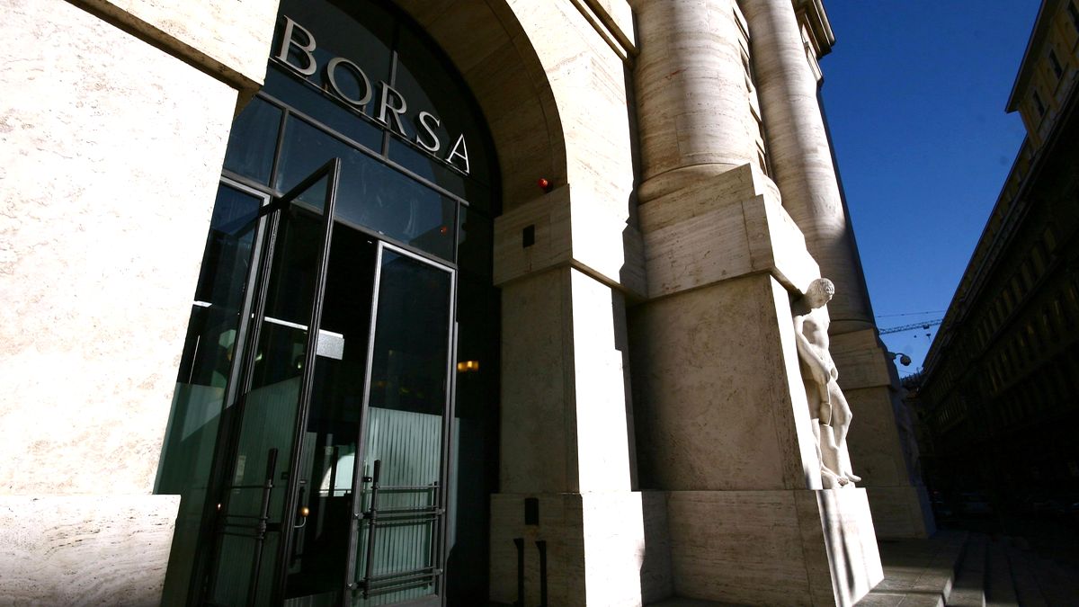 Entrata-di-Palazzo-Mezzanotte-sede-di-Borsa-italiana.jpg