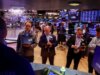 S&P 500 chiude in calo dopo che Trump annuncia la fine dell’accordo con l’Iran.