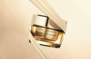 Wall Street: Estée Lauder riduce le perdite nel quarto trimestre e torna in profitto nel 2026, il titolo vola.