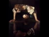 Caravaggio e la modernità di un’opera eterna: Narciso e il riflesso che si trasforma in gabbia.